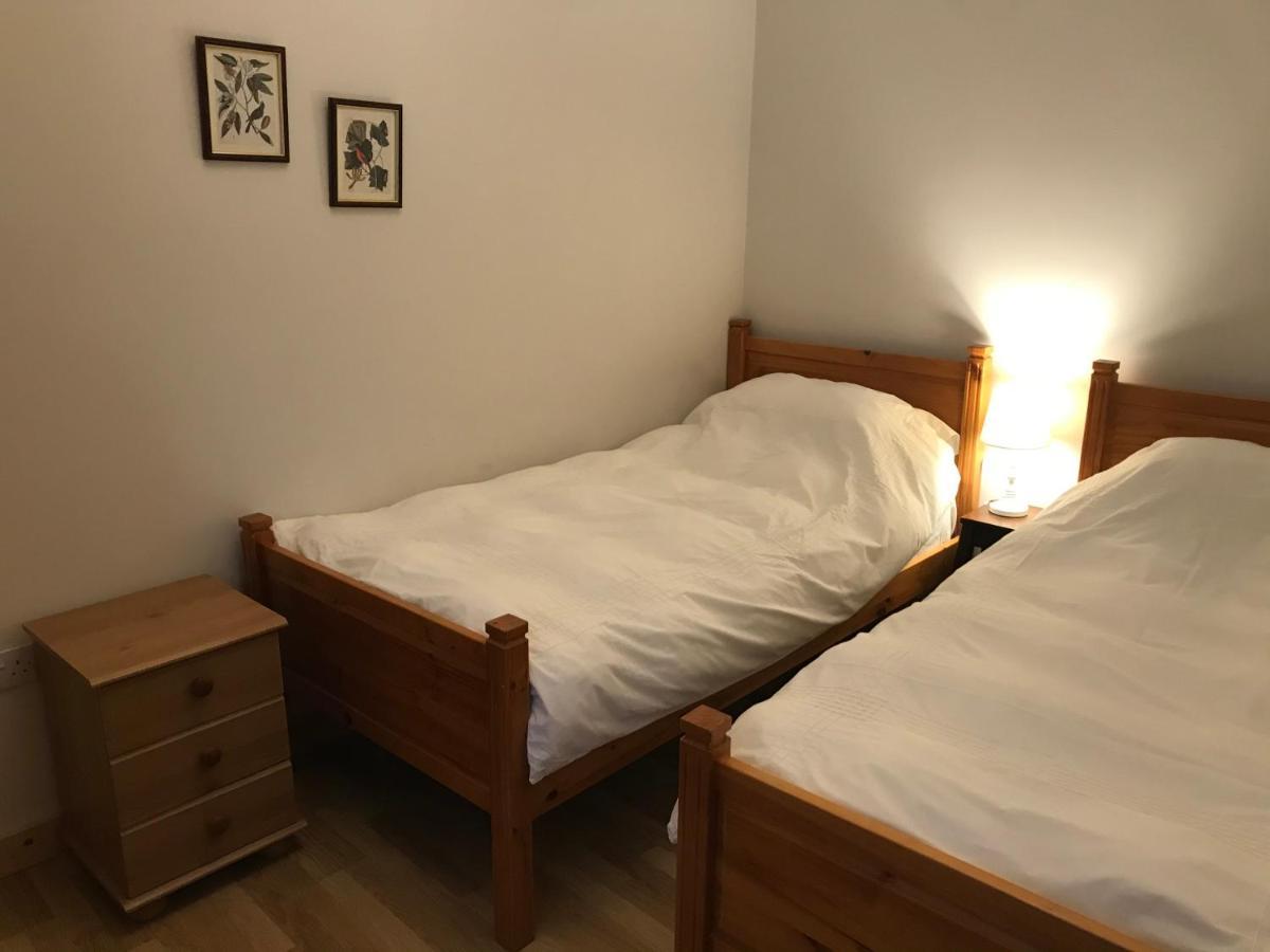 Apartament The Old Coach House Penpergwm Zewnętrze zdjęcie